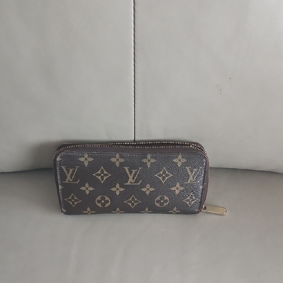 Louis Vuitton Tan and Brown Monogram Zipper Wallet 8x4 - Picture 7 of 16